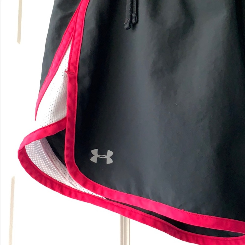 $$$ Under Armour shorts for women (M)